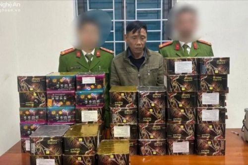 Khởi tố đối tượng vận chuyển trái phép pháo nổ