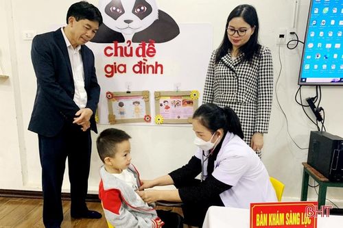 Hà Tĩnh triển khai an toàn chiến dịch uống vitamin A liều cao cho trẻ