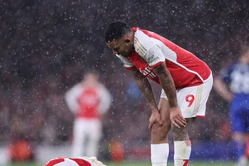 Premier League: Arsenal đánh mất ngôi đầu vào tay Liverpool