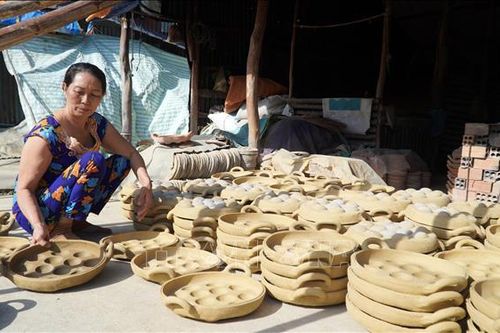 Làng nghề 100 tuổi nắn nồi đất ở Hòn Đất