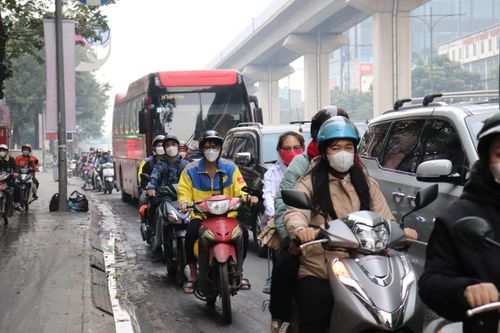 Hà Nội: Giao thông đông đúc trước nghỉ lễ Tết Dương lịch