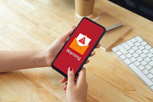 Người dùng Android cần xóa gấp 13 ứng dụng này