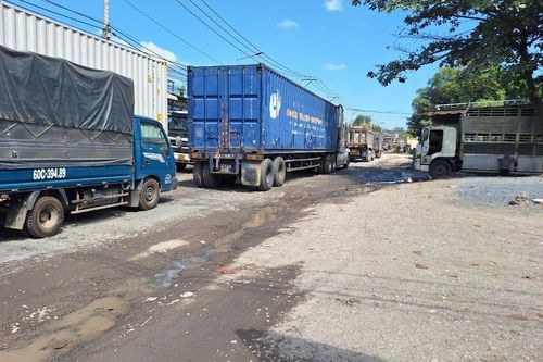 Đồng Nai: Nguy hiểm tiềm ẩn trên tuyến đường Hoàng Văn Bổn