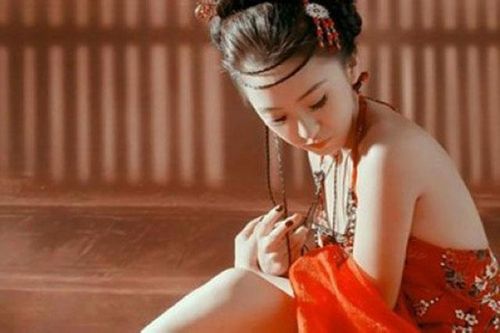 4 đồ dùng cá nhân của người phụ nữ thời xưa không được phép lộ ra ngoài, nhưng ngày nay thấy đầy đường