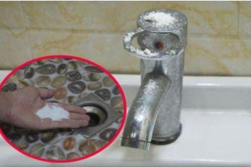 Bỏ 1 nắm muối vào nhà vệ sinh: Tác dụng tuyệt vời lại tiết kiệm một khoản lớn mỗi năm