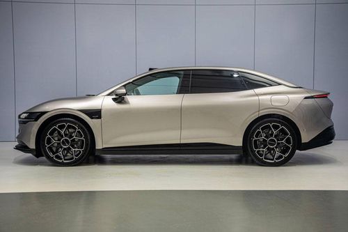 Sedan chạy điện công suất 636 mã lực, tốc độ sạc nhanh nhất thế giới, giá hơn 680 triệu đồng, hàng hàng thi nhau 'chốt đơn'