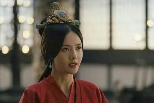 Cô ta khiến cha con Tào Tháo đều mê muội! Hai cha con suýt nữa trở thành kẻ thù của nhau, nhưng cái chết không rõ nguyên nhân