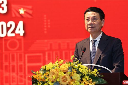 Bộ trưởng Nguyễn Mạnh Hùng: Chuyển việc vất vả cho AI để giải phóng người lao động