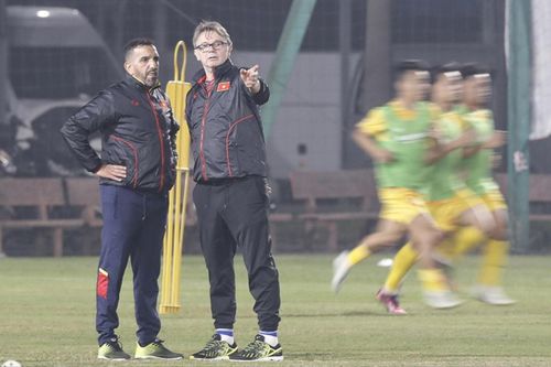 Bao giờ HLV Troussier sẽ 'trả nợ'?