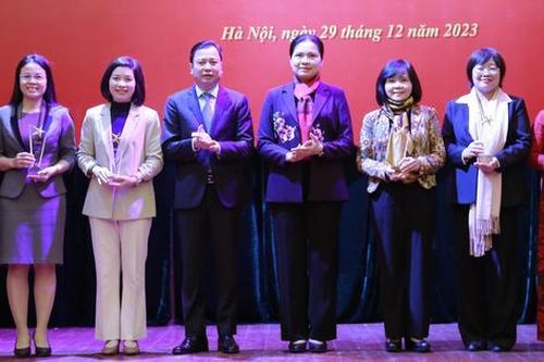 Đảng ủy Cơ quan TƯ Hội LHPNVN: Tập trung chỉ đạo xây dựng chi bộ Bốn tốt gắn với đẩy mạnh ứng dụng công nghệ thông tin
