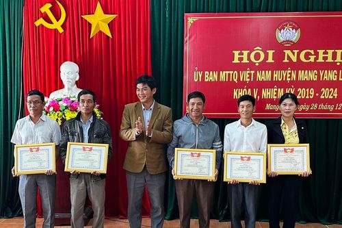 Ayun Pa, Mang Yang khen thưởng 50 tập thể, cá nhân xuất sắc trong công tác Mặt trận