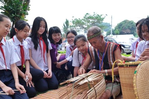 Phát huy giá trị di sản văn hóa qua con đường du lịch