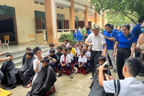 Tổ chức chương trình 'Tình nguyện mùa đông 2023 - Xuân tình nguyện 2024' tại xã Cam Phước Tây
