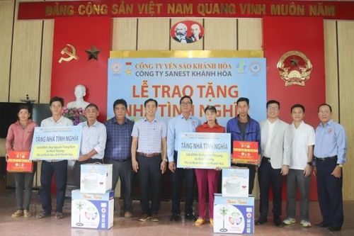 Công ty Cổ phần Nước giải khát Sanest Khánh Hòa trao 2 căn nhà tình nghĩa tại Ninh Hòa