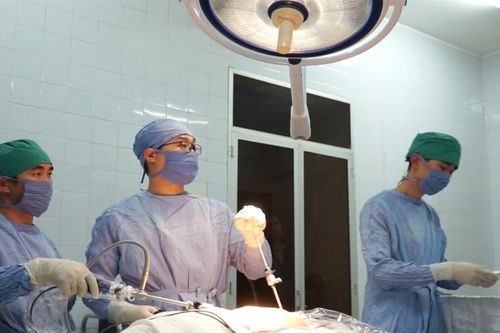 Cấp cứu thành công bệnh nhân 83 tuổi bị mắc nghẹn, ngừng thở