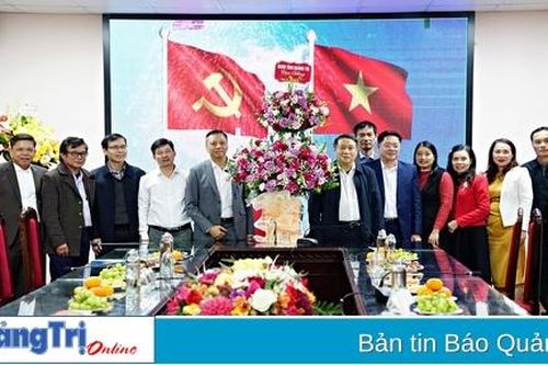 Phó Chủ tịch Thường trực UBND tỉnh Hà Sỹ Đồng thăm Cục Thuế tỉnh nhân khóa sổ năm 2023