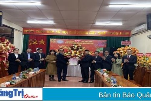 Chủ tịch UBND tỉnh Võ Văn Hưng thăm ngành ngân hàng, tài chính