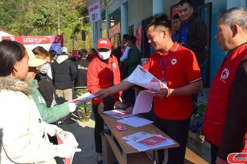 Chương trình 'Chợ Tết nhân ái' tại xã Sam Kha