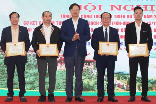 'Người Thái Nguyên đi du lịch Thái Nguyên'