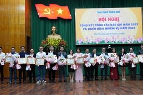 Tổng kết công tác báo chí năm 2023 và trao Giải Báo chí Búa liềm vàng lần thứ II