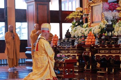 Khóa lễ Phật giáo Huế tưởng niệm chư vị Pháp chủ GHPGVN tại Việt Nam Quốc Tự