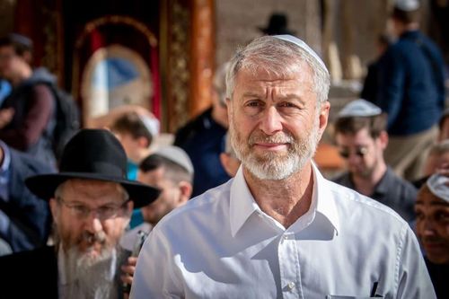 Tỷ phú Nga Abramovich kiện ngân hàng Israel vì đóng băng tiền quyên góp