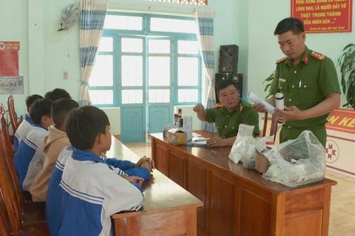 Hiểm họa khôn lường từ việc học sinh tự chế pháo nổ