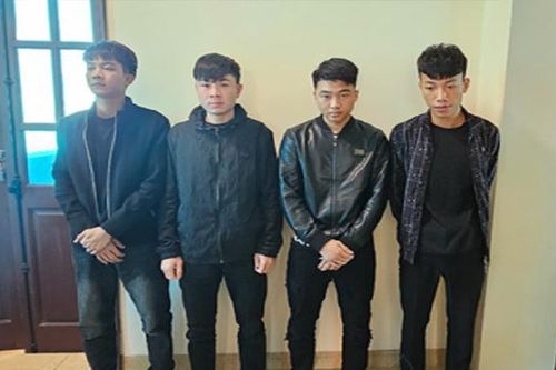 Bắt nhóm bác sĩ dởm dụ người già khám bệnh, bán thuốc đông y