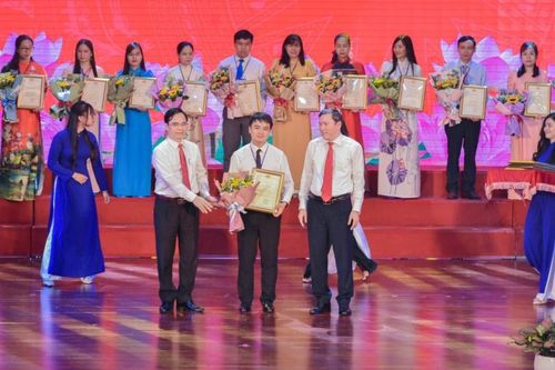 Giảng viên trẻ nhiệt tình, trách nhiệm với công tác giảng dạy