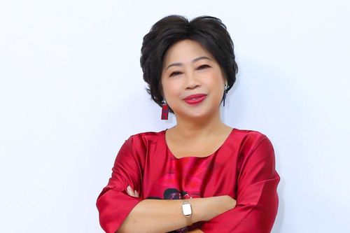 Nữ diễn viên đi bán sữa chua bằng xe hơi: 'Hoài Linh từng nói ái mộ tôi'