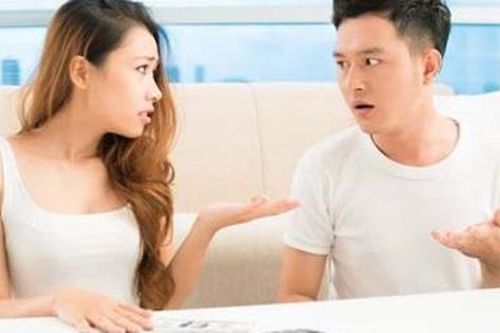 Chồng mang tiền thưởng về đưa cho, tôi choáng váng khi biết phần lớn số tiền chồng đã bớt lại để cho ai
