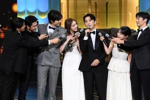 SBS Drama Awards 2023 'chia giải', tới 7 người cùng nhận Diễn viên mới xuất sắc nhất