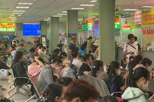 Người dân đổ dồn về quê nghỉ Tết Dương lịch