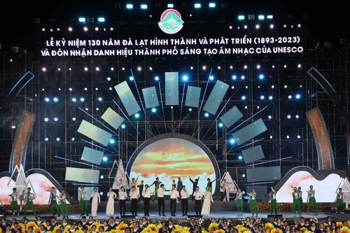 Rực rỡ đêm hội chào mừng Đà Lạt 130 năm hình thành và phát triển