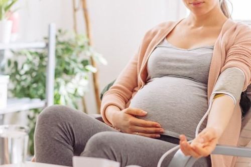 Quảng cáo bán trứng, mang thai hộ bị cảnh sát sờ gáy