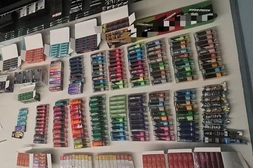 Đương đầu với 'đại dịch' thuốc lá điện tử