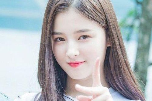 Cô gái gây sốt ở phố đi bộ Hà Nội được bình chọn đẹp nhất thế giới 2023