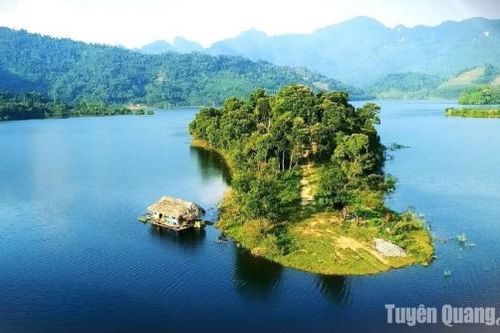 Khám phá vẻ đẹp đảo Pù Hoanh