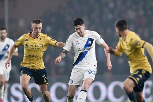 Inter Milan đánh rơi chiến thắng trước Genoa
