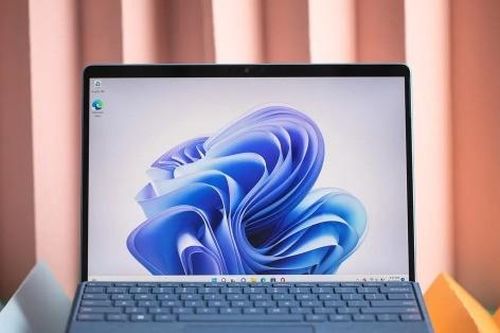 Microsoft ra mắt dòng Surface laptop hỗ trợ AI vào năm 2024