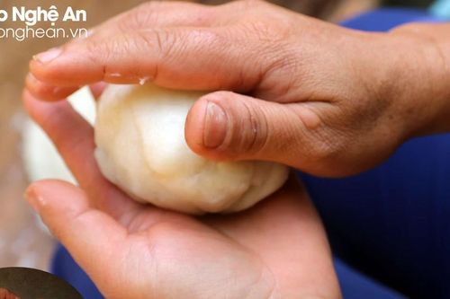 Xem người Mông Nghệ An làm bánh đặc sản 'lua dúa'