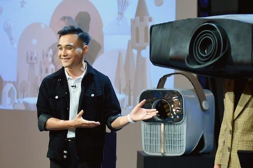 Shark Tank: Startup máy chiếu mini khiến 'cá mập' tranh giành, phải rút vé vàng
