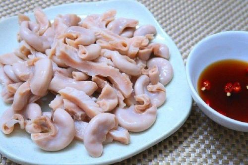 Làm cách này, tràng lợn luộc trắng giòn, dai ngon sần sật