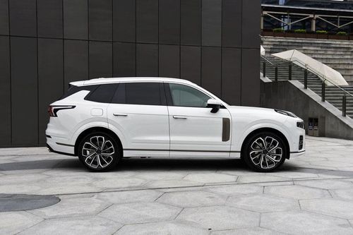 Ảnh chi tiết SUV hạng sang hoàn toàn mới ở Việt Nam, giá 2,199 tỷ đồng, cạnh tranh Mercedes-Benz GLE, BMW X5