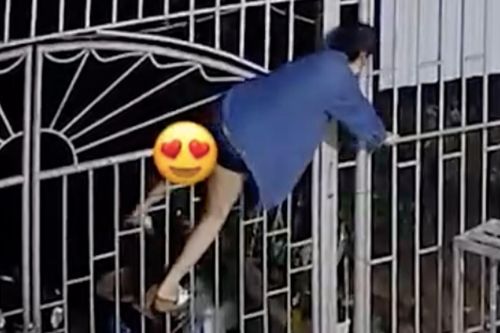 Gái xinh 'thùy mị nết na' đi chơi về muộn không vào được nhà liền có hành động khiến ai nấy há hốc miệng