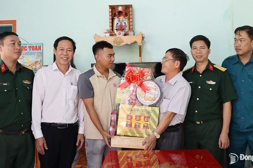 Viết đơn tình nguyện nhập ngũ, thực hiện ước mơ bảo vệ Tổ quốc