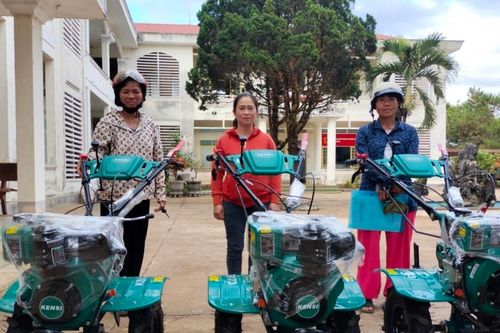 Pleiku hỗ trợ trao sinh kế cho 127 hộ nghèo, cận nghèo, mới thoát nghèo