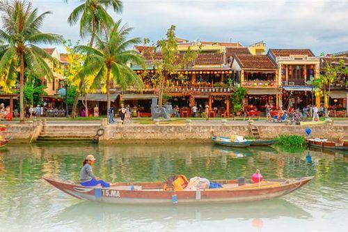 Năm 2023, khách quốc tế đến Việt Nam tăng 3,4 lần