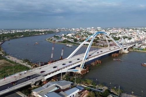 Cần Thơ thông xe cầu Trần Hoàng Na, giảm áp lực giao thông vào thành phố