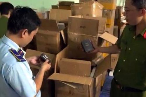 Phát hiện 25.000 sản phẩm nước hoa giả các thương hiệu Chanel, Dior, Gucci...
